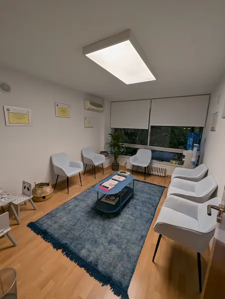 Zona de espera del Centro de Psicología y Psiquiatría Psy-Integral Alba